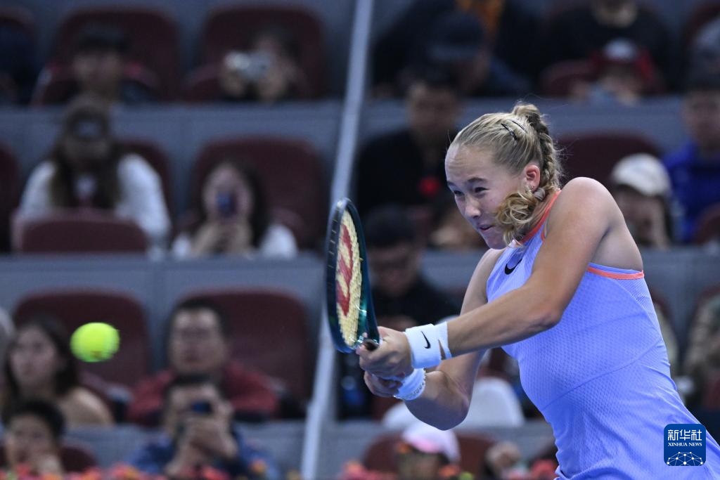 竞争激烈的 竞争激烈的